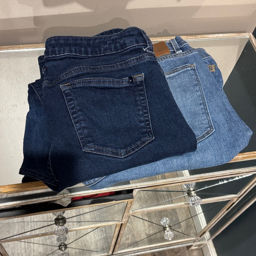 Tommy Hilfiger Women's Straight Leg Jeans - Dark and Light Blue Bundle (2)